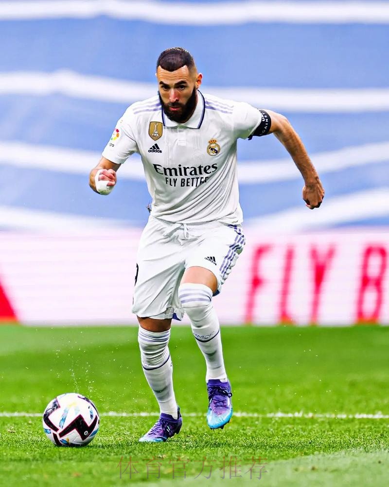 巴尔韦德:本泽马是所有人的标杆 最重要的是晋级 巴尔韦德:本泽马是所有人的标杆 最重要的是晋级